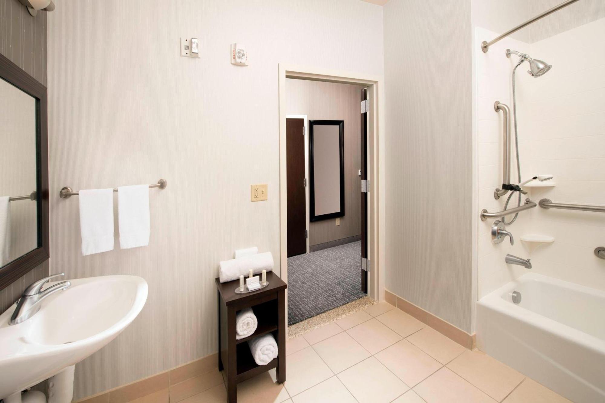 Courtyard By Marriott Tyler Hotel Buitenkant foto